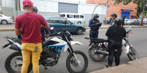 PoliMonagas-impulsa-la-campaña-Si-enciendes-tu-moto,-no-apagues-tu-vida