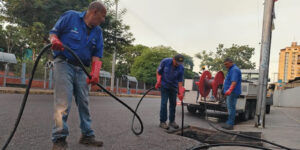 Realizan-plan-de-mantenimiento-del-sistema-de-drenajes-en-Maturín