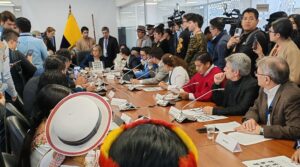 Pueblos-originarios-exigen-juicio-contra-ministros-de-Ecuador
