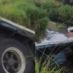 Camión de carga cae al río tras saltar la isla en Miranda