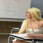 La cantante Elena Rose regresa a Caracas y visita su antiguo colegio