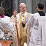 Papa León XIV aboga por una Iglesia alejada de la prepotencia en su primer Jueves Santo