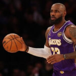 LeBron James logró doble-doble ante Warriors