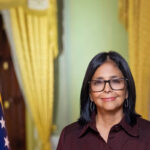 Presentan foto oficial de la presidenta (E) para líneas de mando de la Fanb