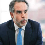 Benedetti aclara que la Comisión de Acusaciones carece de facultades para suspender a Petro