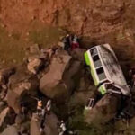 Asciende a 25 la cifra de muertos tras caer un autobús escolar por un barranco en Cabo Verde