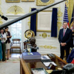 Justicia ordena restablecer acceso a la Casa Blanca a los medios vetados por Trump